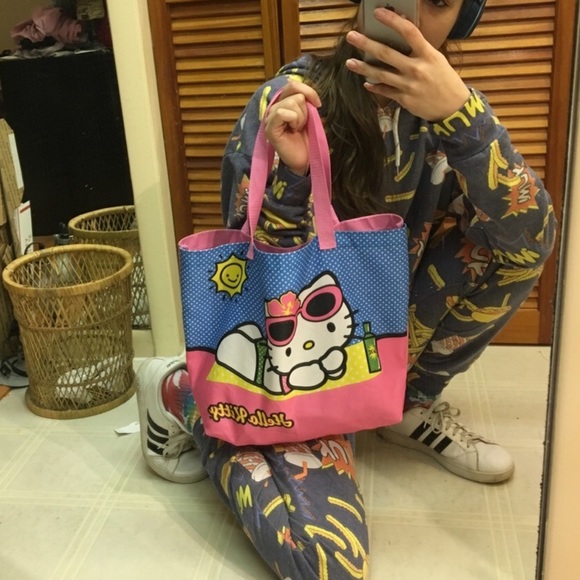 Meet your Posher, Caitlin - Picture 11 of 11